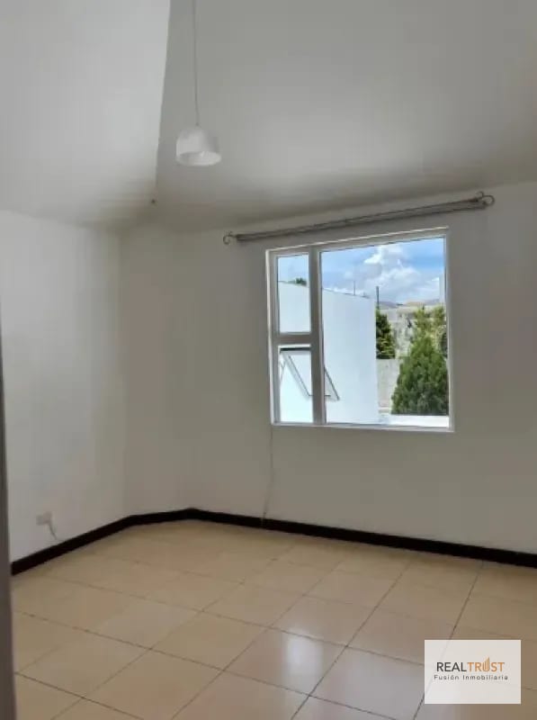 Hermosa casa grande en Residencial Los Diamantes — Casa en Venta en Los Diamantes, Carretera a El Salvador, Guatemala, Ciudad — foto 5 de 17