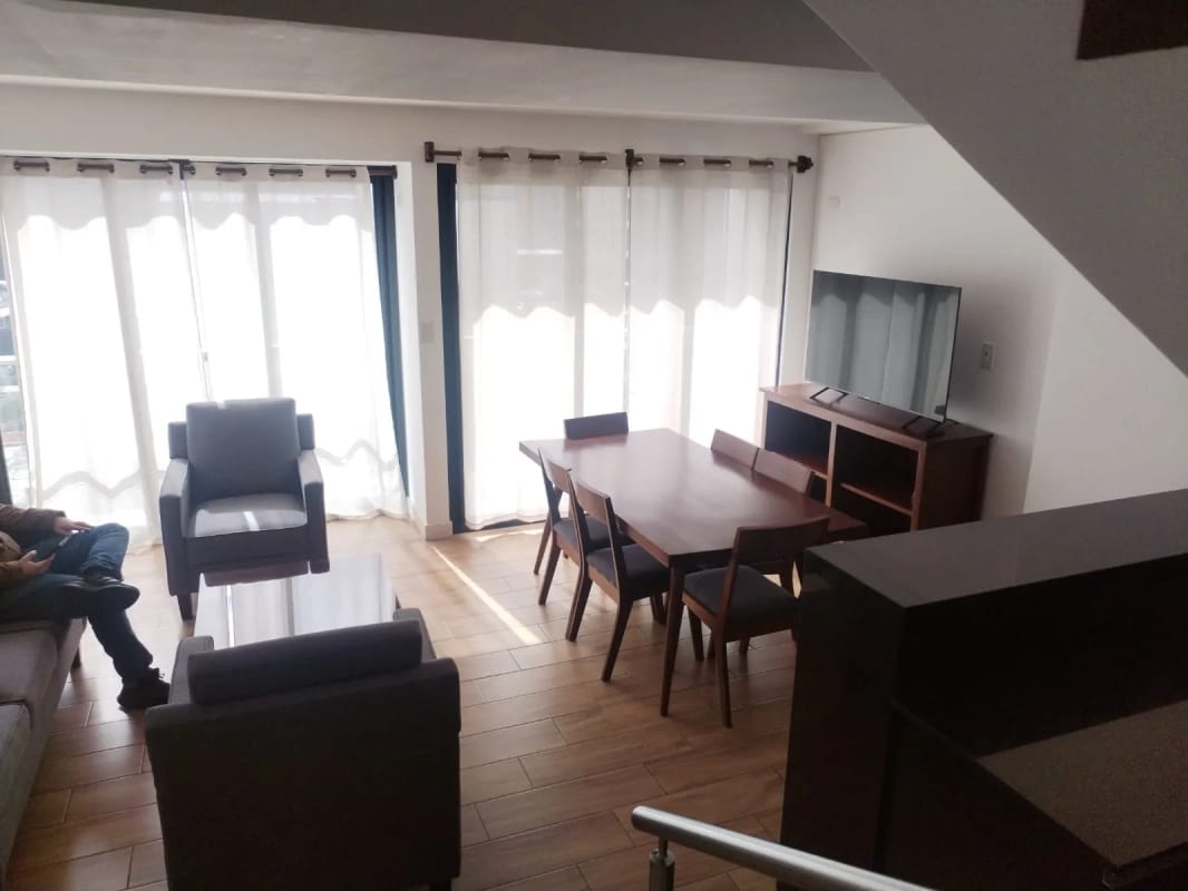Apartamento Amueblado en Alquiler o Venta | Edificio QUO | Zona 4 | 2 niveles · 3 ha — Apartamento en Alquiler en QUO, Zona 4, Guatemala, Ciudad — foto 1 de 10