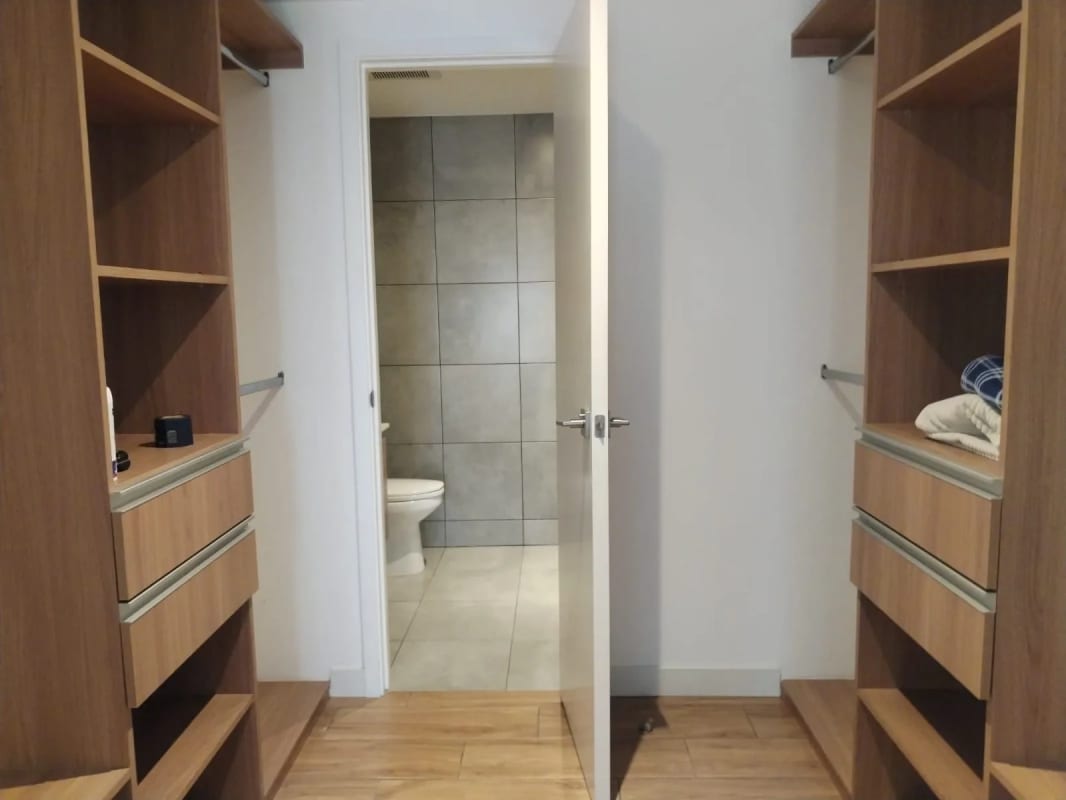 Apartamento Amueblado en Alquiler o Venta | Edificio QUO | Zona 4 | 2 niveles · 3 habitaciones · Lista Vista — Apartamento en Alquiler en QUO, Zona 4, Guatemala, Ciudad — foto 3 de 10