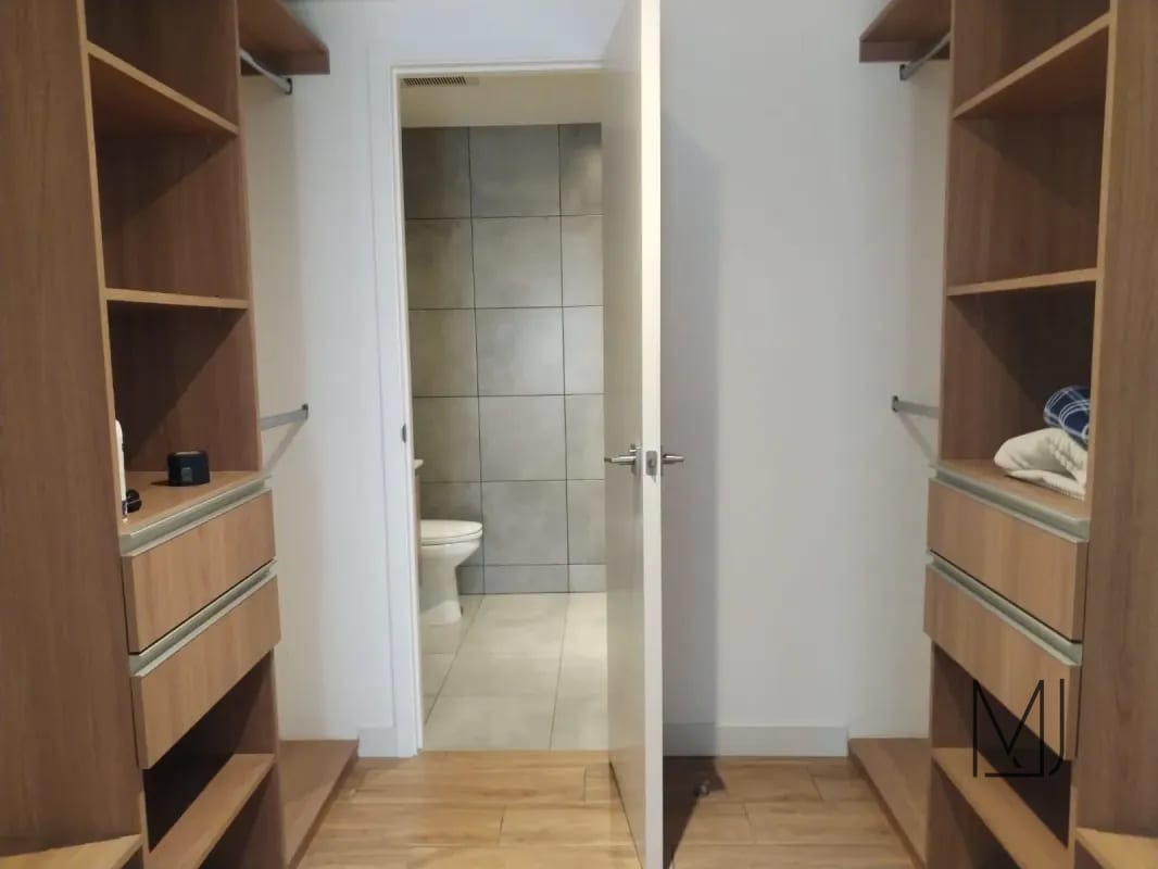 Apartamento Amueblado en Alquiler o Venta | Edificio QUO | Zona 4 | 2 niveles · 3 habitaciones · Lista Vista — Apartamento en Alquiler en QUO, Zona 4, Guatemala, Ciudad — foto 3 de 10