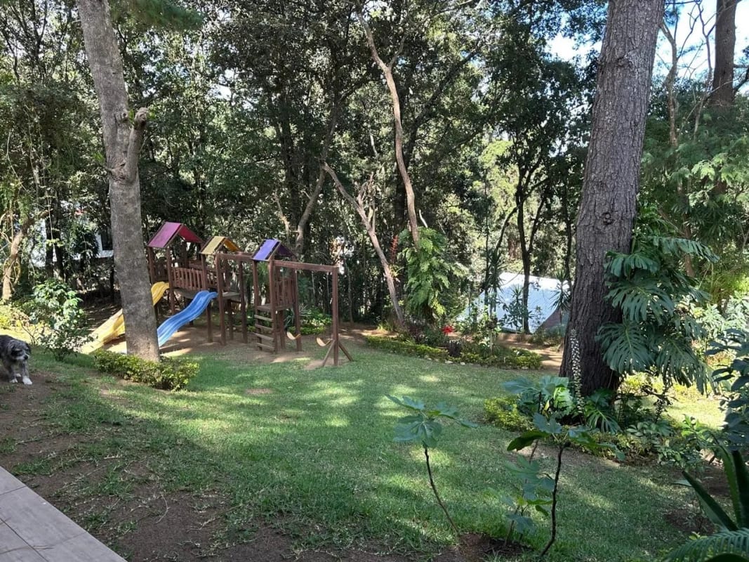 Amplia casa en venta en zona 7, Mixco con jardín grande ideal para construir! — Casa en Venta en Zona 7 Mixco, Guatemala, Ciudad — foto 2 de 10