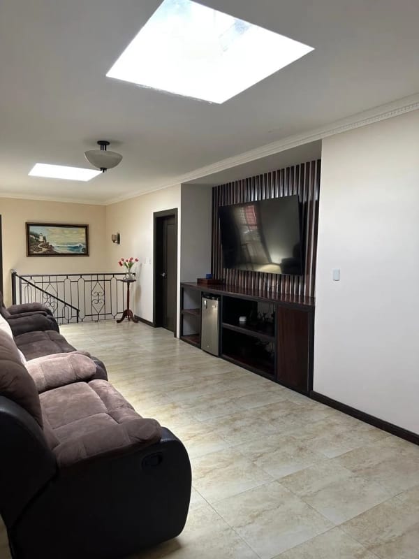 Amplia casa en venta en zona 7, Mixco con jardín grande ideal para construir! — Casa en Venta en Zona 7 Mixco, Guatemala, Ciudad — foto 8 de 10