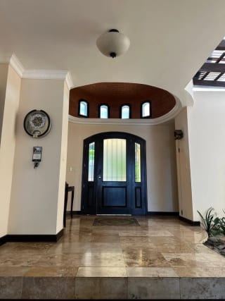 Amplia casa en venta en zona 7, Mixco con jardín grande ideal para construir! — Casa en Venta en Zona 7 Mixco, Guatemala, Ciudad — miniatura 1 de 10