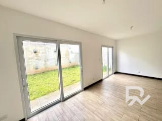Linda casa en venta para estrenar en Bosques de Santa Elena. — Casa en Venta en Carretera a El Salvador, Guatemala, Ciudad — miniatura 7 de 13