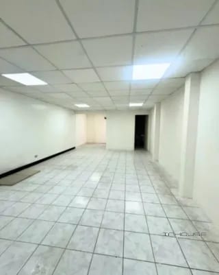 CASA EN RENTA EN ZONA 6  PARA USO COMERCIAL FRENTE A LA PARADA DEL TRANSMETRO — Casa en Alquiler en Zona 6, Guatemala, Ciudad — miniatura 10 de 10