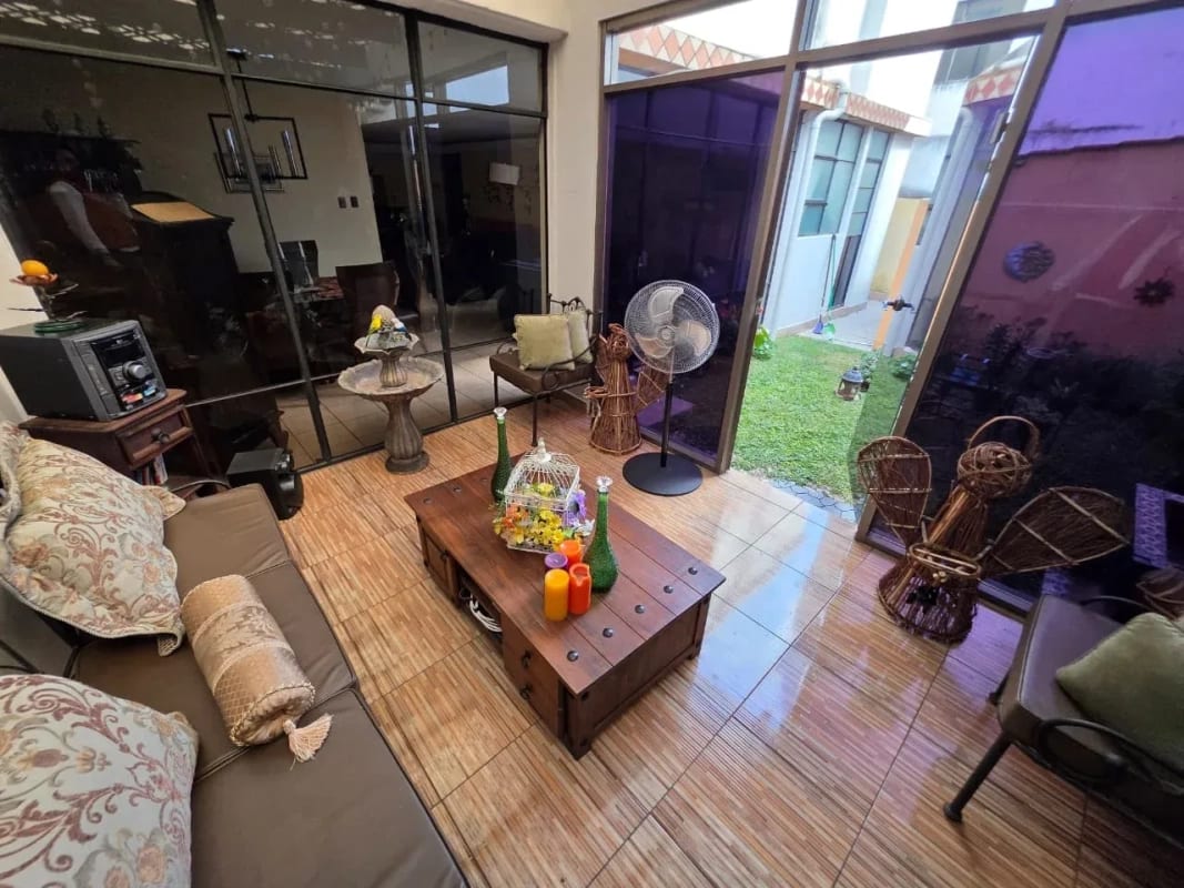 Vendo Casa Amplia con Jardín y Pérgola – Utatlán Zona 11 — Casa en Venta en Zona 11, Guatemala, Ciudad — foto 11 de 14