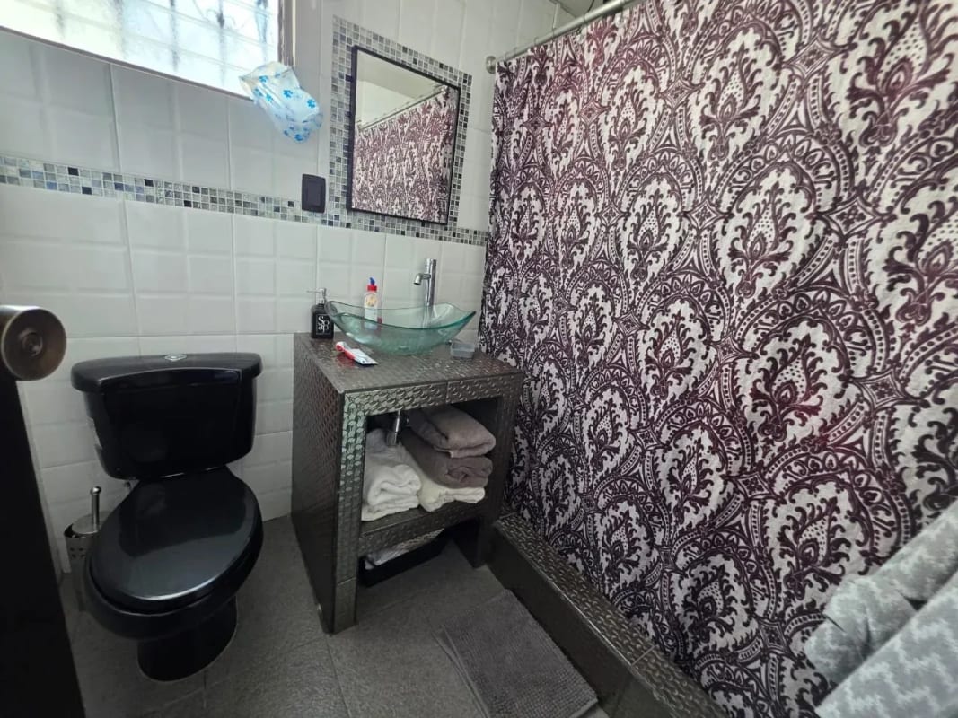 Vendo Casa Amplia con Jardín y Pérgola – Utatlán Zona 11 — Casa en Venta en Zona 11, Guatemala, Ciudad — foto 7 de 14
