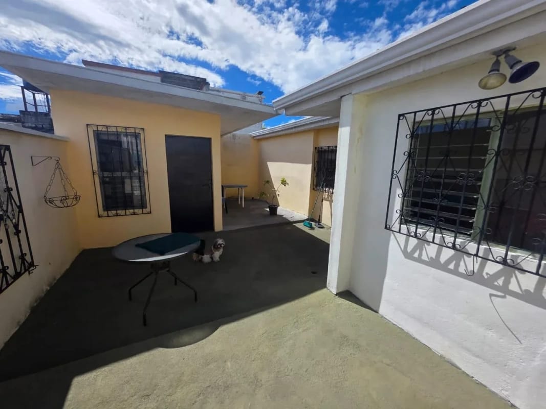 Vendo Casa Amplia con Jardín y Pérgola – Utatlán Zona 11 — Casa en Venta en Zona 11, Guatemala, Ciudad — foto 6 de 14