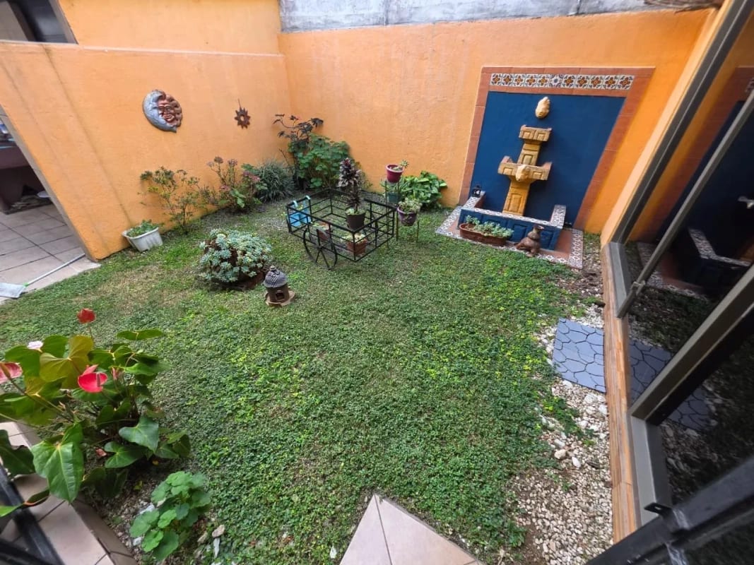 Vendo Casa Amplia con Jardín y Pérgola – Utatlán Zona 11 — Casa en Venta en Zona 11, Guatemala, Ciudad — foto 4 de 14