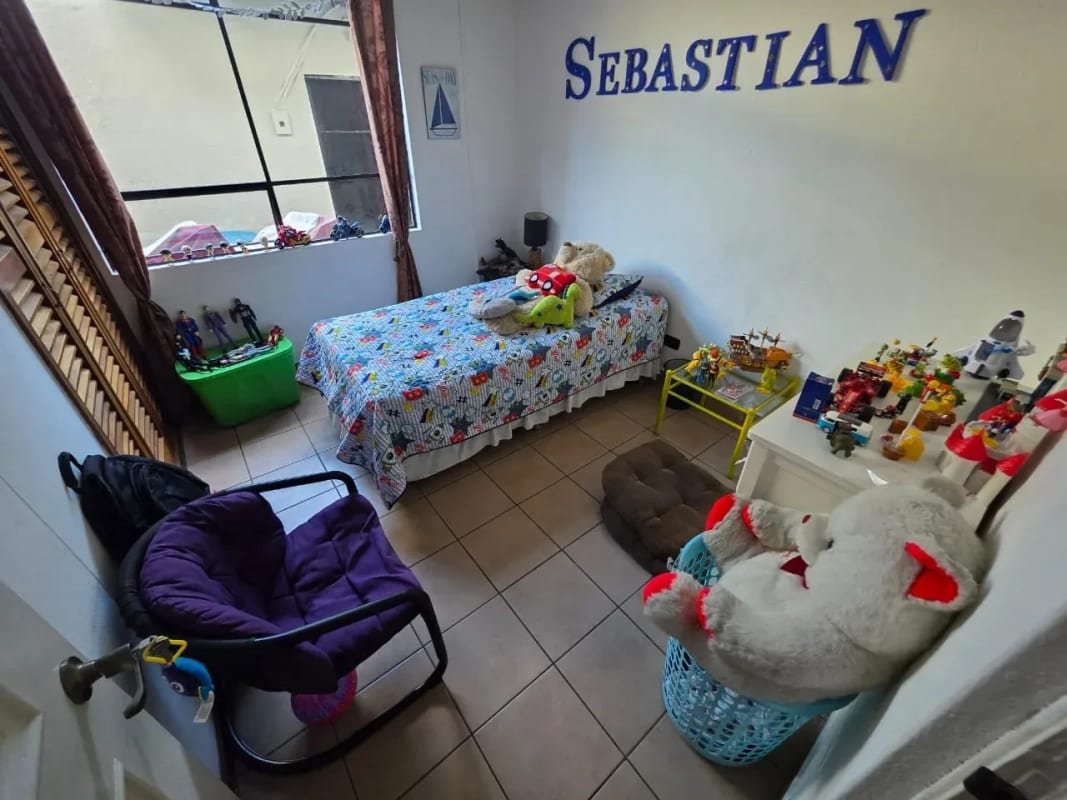 Vendo Casa Amplia con Jardín y Pérgola – Utatlán Zona 11 — Casa en Venta en Zona 11, Guatemala, Ciudad — foto 2 de 14