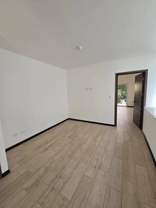 VENDO HERMOSA CASA PARA ESTRENAR TRIVENTO DE SAN VICENTE — Casa en Venta en Trivento, Carretera a El Salvador, Guatemala, Ciudad — miniatura 3 de 17