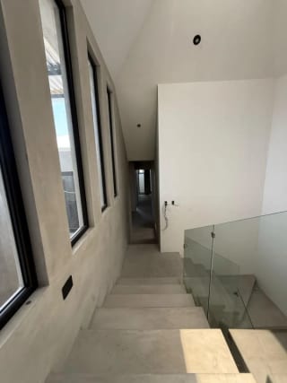 VENDO MODERNA CASA EN LOMA REAL SAN CRISTOBAL — Casa en Venta en Loma Real, Zona 8 Mixco, Guatemala, Ciudad — miniatura 2 de 4