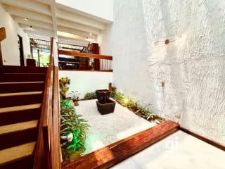 Casa en Venta en Zona 10 - Sector Céntrico y Tranquilo — Casa en Venta en Zona 10, Guatemala, Ciudad — miniatura 2 de 11