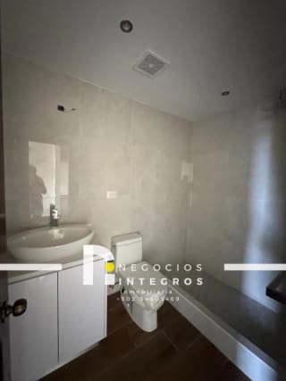 VENDO APARTAMENTO REMODELADO, IMPUESTOS INCLUIDOS,  MILENIA OAKLAND Z.10 — Apartamento en Venta en Milenia, Zona 10, Guatemala, Ciudad — miniatura 5 de 16