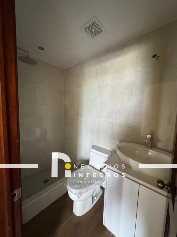 VENDO APARTAMENTO REMODELADO, IMPUESTOS INCLUIDOS,  MILENIA OAKLAND Z.10 — Apartamento en Venta en Milenia, Zona 10, Guatemala, Ciudad — foto 2 de 16