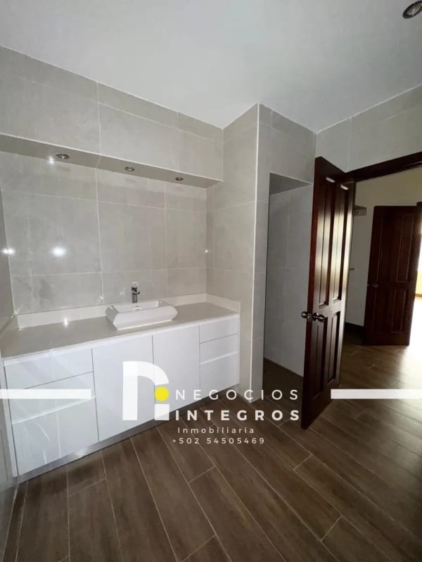 VENDO APARTAMENTO REMODELADO, IMPUESTOS INCLUIDOS,  MILENIA OAKLAND Z.10 — Apartamento en Venta en Milenia, Zona 10, Guatemala, Ciudad — foto 13 de 17