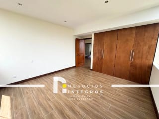 VENDO APARTAMENTO REMODELADO, IMPUESTOS INCLUIDOS,  MILENIA OAKLAND Z.10 — Apartamento en Venta en Milenia, Zona 10, Guatemala, Ciudad — miniatura 7 de 17