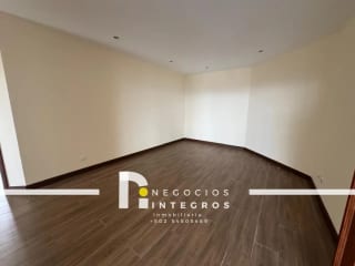 VENDO APARTAMENTO REMODELADO, IMPUESTOS INCLUIDOS,  MILENIA OAKLAND Z.10 — Apartamento en Venta en Milenia, Zona 10, Guatemala, Ciudad — miniatura 13 de 16