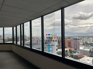 OFICINAS EN ALQUILER 892 M2 EN PENTHOUSE Z.10 (Parqueos disponibles) — Oficina en Alquiler en Zona 10, Guatemala, Ciudad — miniatura 7 de 7