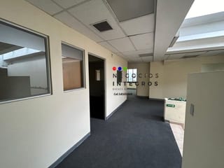 OFICINAS EN ALQUILER 892 M2 EN PENTHOUSE Z.10 (Parqueos disponibles) — Oficina en Alquiler en Zona 10, Guatemala, Ciudad — miniatura 4 de 7