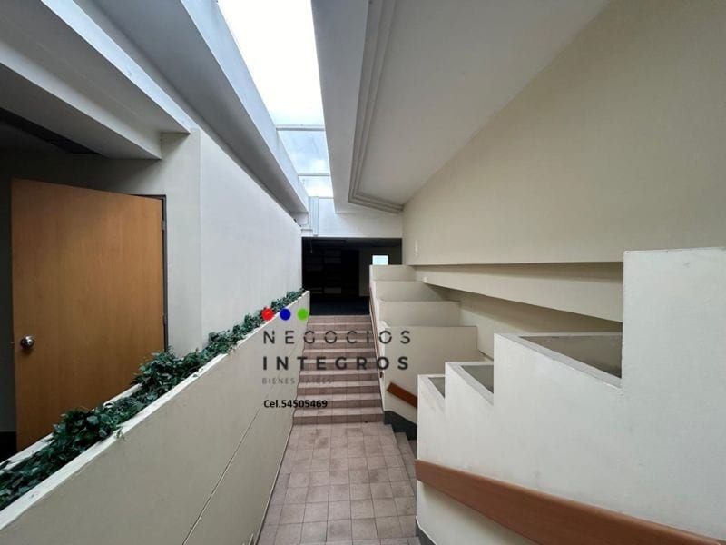 OFICINAS EN ALQUILER 892 M2 EN PENTHOUSE Z.10 (Parqueos disponibles) — Oficina en Alquiler en Zona 10, Guatemala, Ciudad — foto 1 de 7
