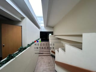 OFICINAS EN ALQUILER 892 M2 EN PENTHOUSE Z.10 (Parqueos disponibles) — Oficina en Alquiler en Zona 10, Guatemala, Ciudad — miniatura 1 de 7