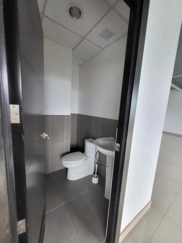 RENTO OFICINA 135MTS2 EN ZONA 15 VH2 — Oficina en Alquiler en Zona 15, Guatemala, Ciudad — foto 4 de 6