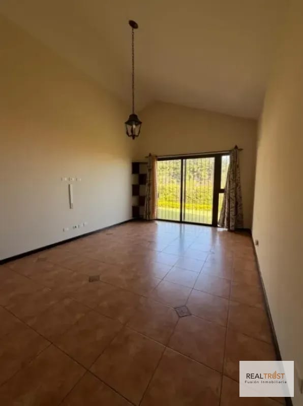 Preciosa residencia de un nivel en Lazos de Fraijanes — Casa en Venta en Lazos de Fraijanes, Carretera a El Salvador, Guatemala, Ciudad — foto 7 de 16
