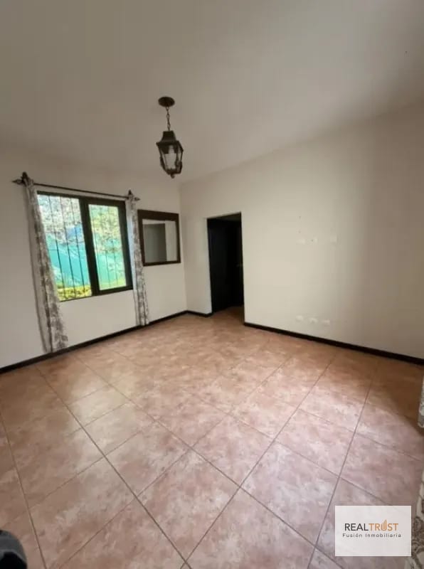 Preciosa residencia de un nivel en Lazos de Fraijanes — Casa en Venta en Lazos de Fraijanes, Carretera a El Salvador, Guatemala, Ciudad — foto 5 de 16