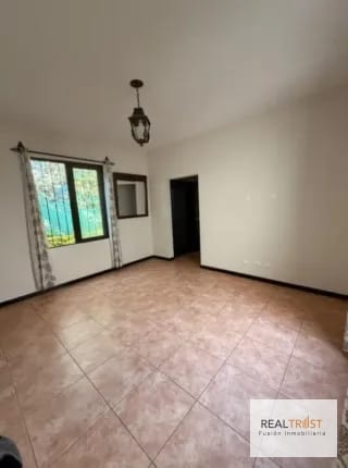 Preciosa residencia de un nivel en Lazos de Fraijanes — Casa en Venta en Lazos de Fraijanes, Carretera a El Salvador, Guatemala, Ciudad — miniatura 5 de 16