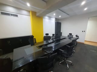 Oficina amueblada en zona 10 — Oficina en Alquiler en Zona 10, Guatemala, Ciudad — miniatura 1 de 9