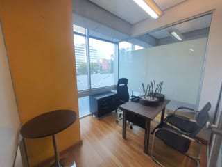Oficina amueblada en zona 10 — Oficina en Alquiler en Zona 10, Guatemala, Ciudad — miniatura 5 de 9