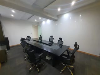 Oficina amueblada en zona 10 — Oficina en Alquiler en Zona 10, Guatemala, Ciudad — miniatura 3 de 9