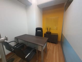 Oficina amueblada en zona 10 — Oficina en Alquiler en Zona 10, Guatemala, Ciudad — miniatura 2 de 9