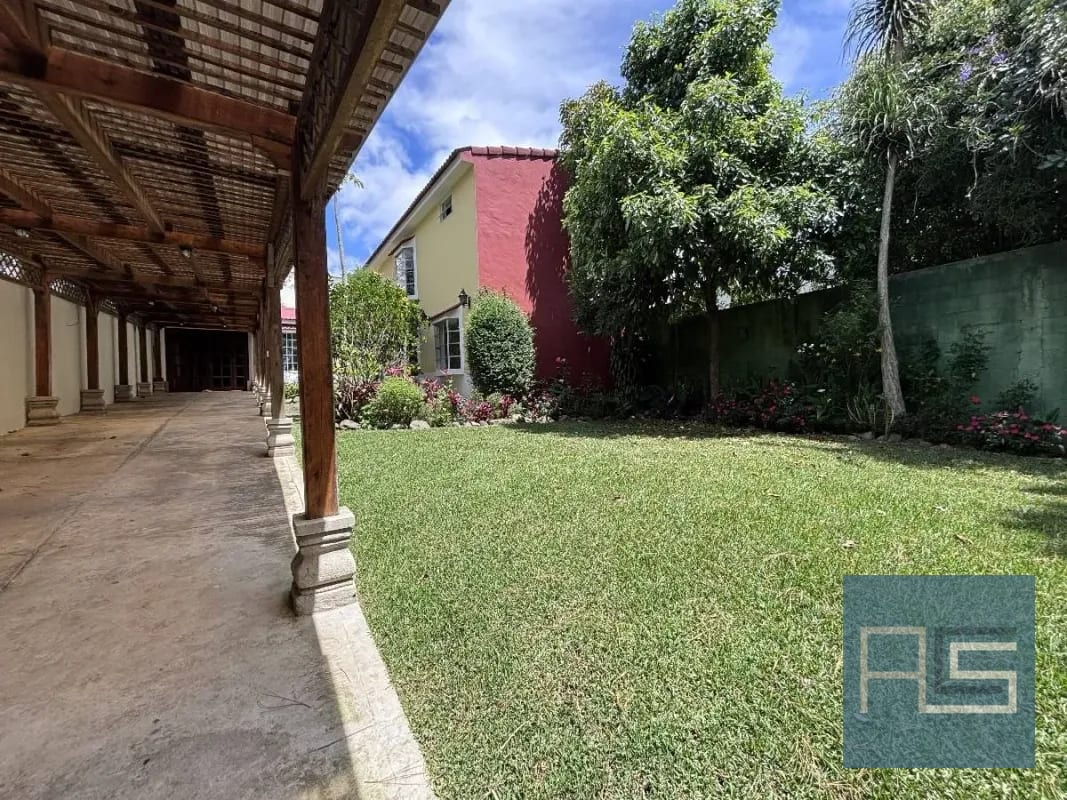 *Amplia casa en VENTA en Arrazola Panorama, Carretera a El Salvador* — Casa en Venta en Arrazola Panorama, Carretera a El Salvador, Guatemala, Ciudad — foto 1 de 16