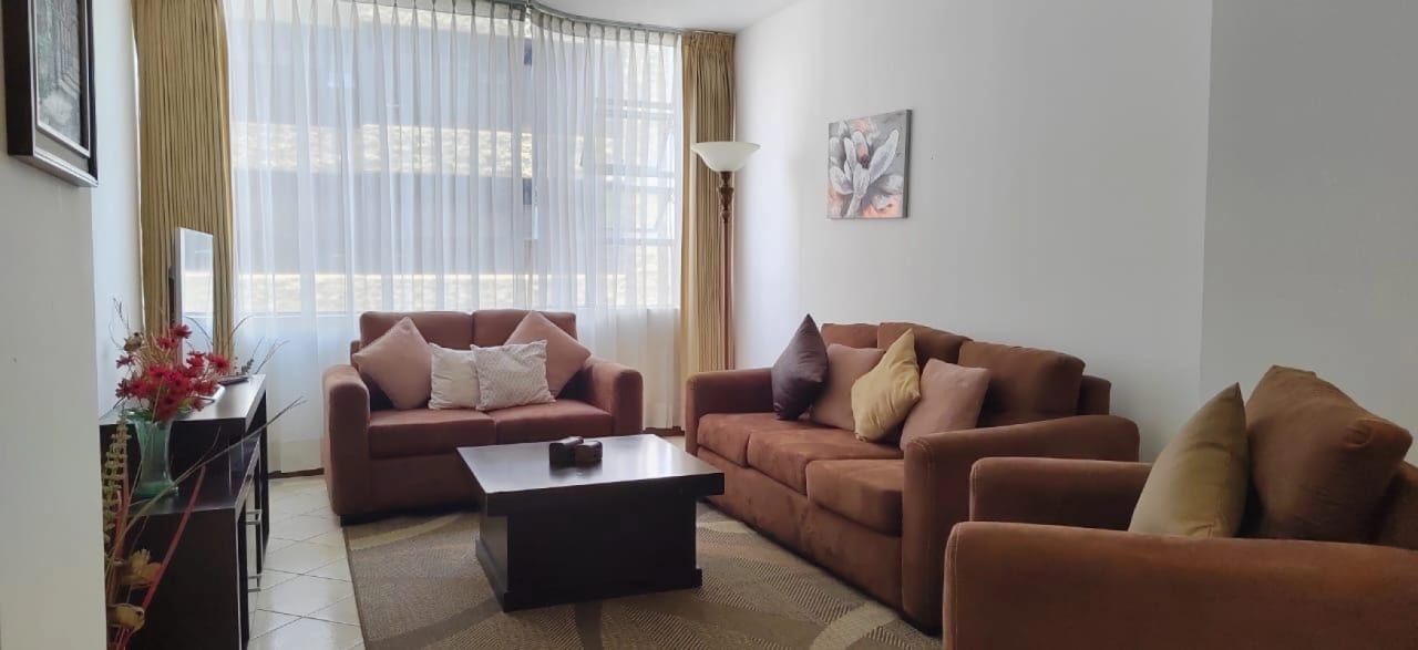 Apto Amueblado Edificio Milenia Oakland — Apartamento en Alquiler en Milenia, Zona 10, Guatemala, Ciudad — foto 8 de 10