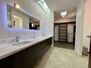 Casa en renta o venta en Residencias Concepción — Casa en Venta en Carretera a El Salvador, Guatemala, Ciudad — miniatura 3 de 12