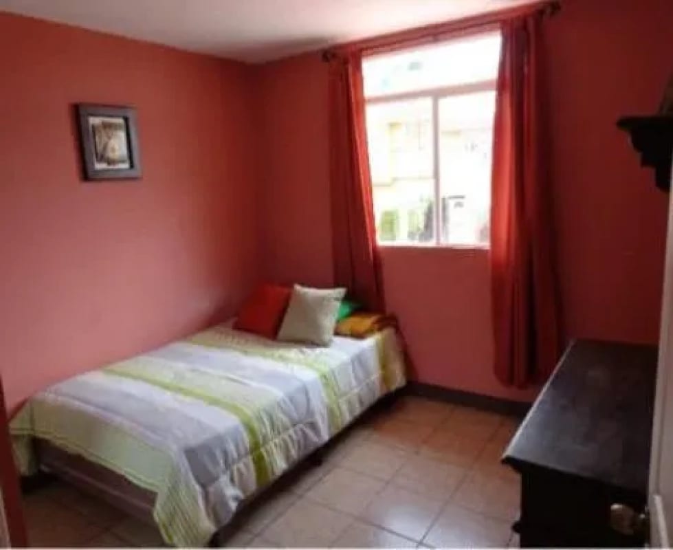 SE VENDE CASA EN RESIDENCIAL LOS OLIVOS, ZONA 18 — Casa en Venta en Zona 18, Guatemala, Ciudad — foto 5 de 11