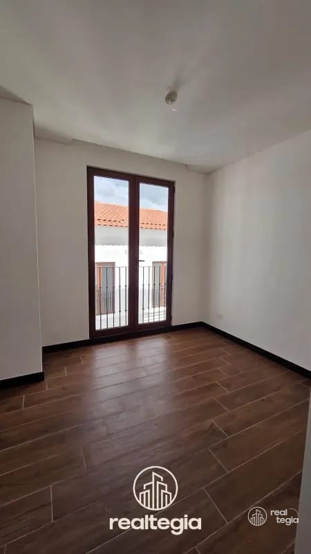 APARTAMENTO EN LIRIOS DE CAYALÁ ZONA 16 — Apartamento en Venta en Zona 16, Guatemala, Ciudad — foto 10 de 13