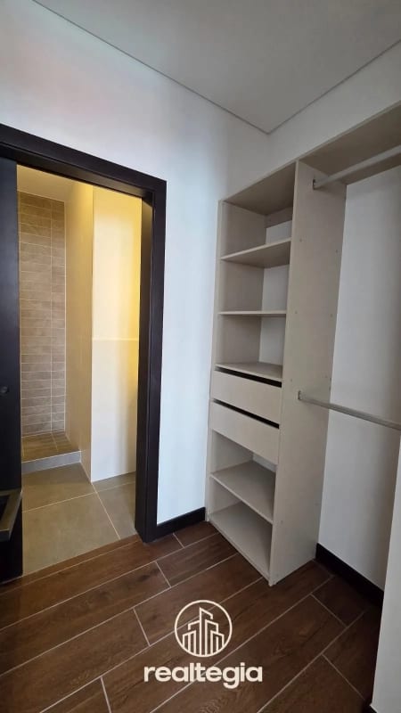 APARTAMENTO EN LIRIOS DE CAYALÁ ZONA 16 — Apartamento en Venta en Zona 16, Guatemala, Ciudad — foto 6 de 13