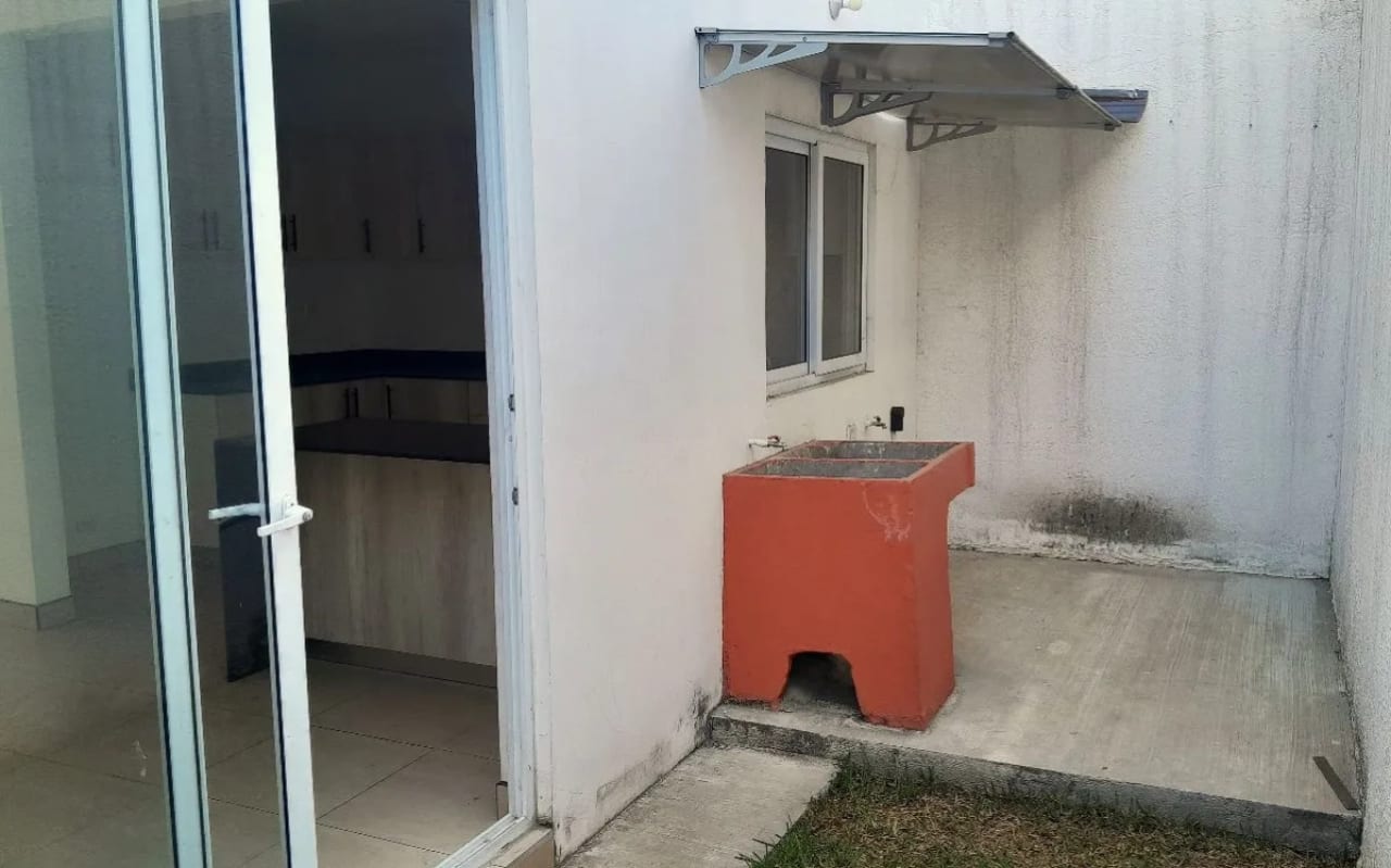 CASA EN VENTA EN CONDOMINIO BALCONES 4, ZONA 8 DE MIXCO — Casa en Venta en Zona 8 Mixco, Guatemala, Ciudad — foto 12 de 17