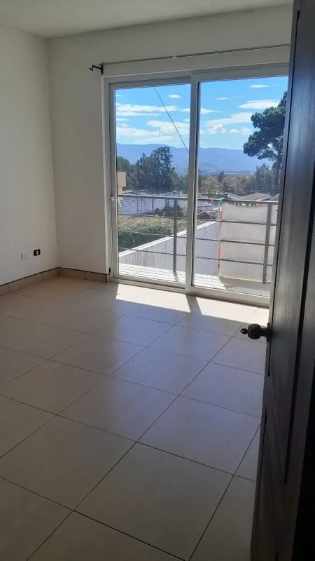 CASA EN VENTA EN CONDOMINIO BALCONES 4, ZONA 8 DE MIXCO — Casa en Venta en Zona 8 Mixco, Guatemala, Ciudad — foto 7 de 17