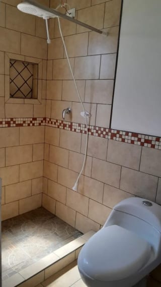 CASA EN VENTA EN CONDOMINIO BALCONES 4, ZONA 8 DE MIXCO — Casa en Venta en Zona 8 Mixco, Guatemala, Ciudad — miniatura 4 de 17