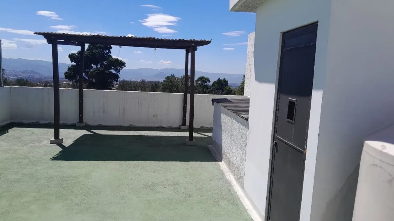 CASA EN VENTA EN CONDOMINIO BALCONES 4, ZONA 8 DE MIXCO — Casa en Venta en Zona 8 Mixco, Guatemala, Ciudad — foto 2 de 17