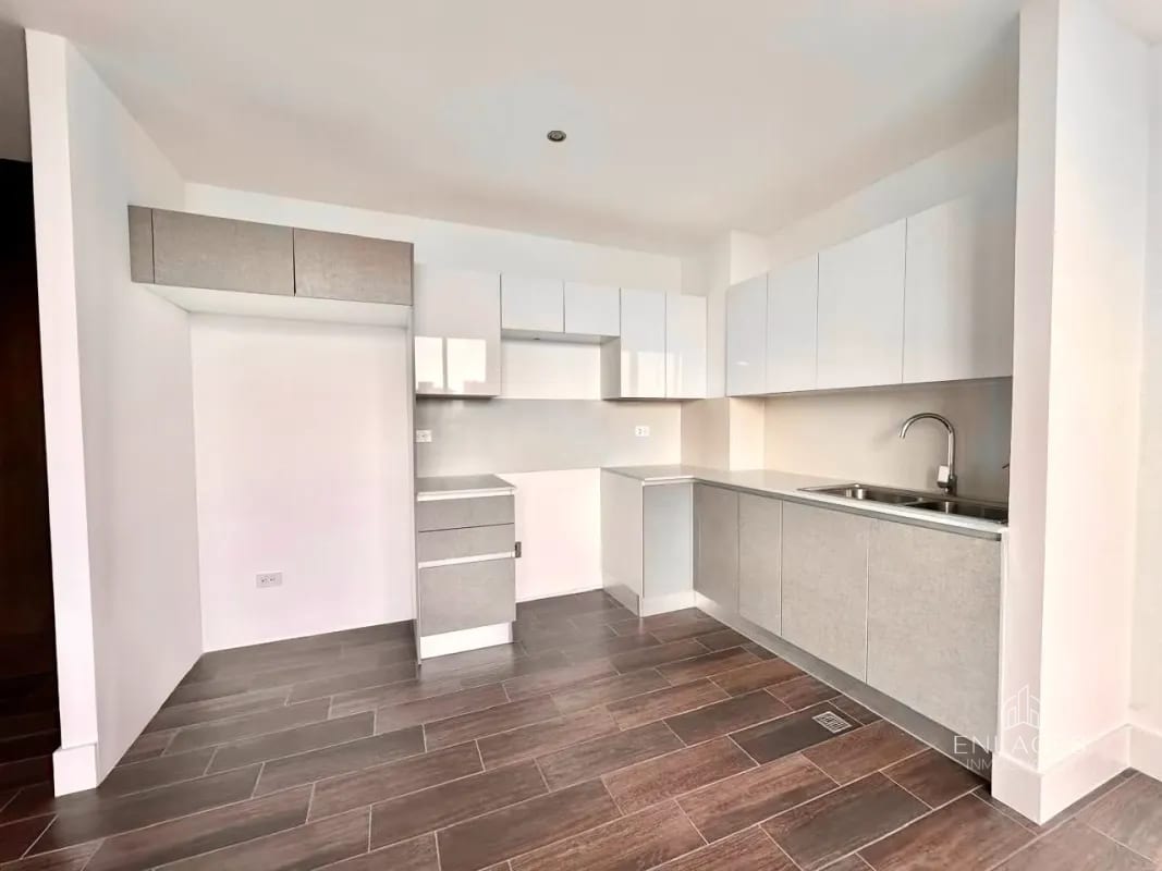 Zona 13 • Apartamento en Venta • Edificio Rosselló — Apartamento en Venta en Rosselló, Zona 13, Guatemala, Ciudad — foto 1 de 15