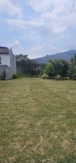 VENTA TERRENO EN CONDOMINIO CERCA DE PANORAMA Y SAN BARTOLO, ANTIGUA — Terreno en Venta en Antigua, Sacatepéquez — miniatura 1 de 3