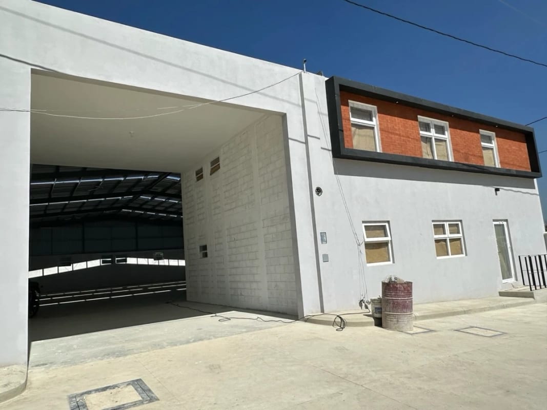 𝐁𝐎𝐃𝐄𝐆𝐀𝐒 𝐄𝐍 𝐑𝐄𝐍𝐓𝐀 – 𝐂𝐎𝐌𝐏𝐋𝐄𝐉𝐎 𝐈𝐍𝐃𝐔𝐒𝐓𝐑𝐈𝐀𝐋 𝐋𝐀𝐒 𝐓𝐔𝐍𝐀𝐒 — Bodega / Ofibodega en Alquiler en Zona 4 Mixco, Guatemala, Ciudad — foto 4 de 5