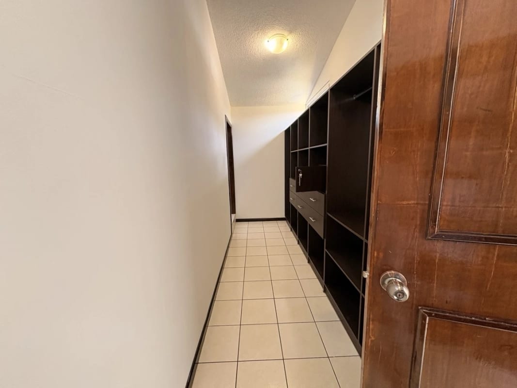 𝐇𝐄𝐑𝐌𝐎𝐒𝐀 𝐂𝐀𝐒𝐀 𝐄𝐍 𝐂𝐎𝐍𝐃𝐎𝐌𝐈𝐍𝐈𝐎 𝐋𝐀𝐒 𝐅𝐔𝐄𝐍𝐓𝐄𝐒 𝐒𝐀𝐍 𝐋𝐔𝐂𝐀𝐒 𝐋𝐈𝐒𝐓𝐀 𝐏𝐀𝐑𝐀 𝐇𝐀𝐁𝐈𝐓𝐀𝐑! — Casa en Venta en San Lucas Sacatepéquez, Sacatepéquez — foto 4 de 14