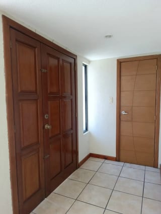 Se vende casa en San Remo, a la par de SanKris Mall, Ciudad San Cristóbal — Casa en Venta en Zona 8 Mixco, Guatemala, Ciudad — miniatura 1 de 17