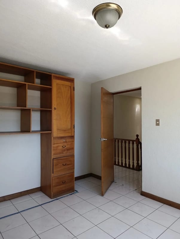 Se vende casa en San Remo, a la par de SanKris Mall, Ciudad San Cristóbal — Casa en Venta en Zona 8 Mixco, Guatemala, Ciudad — foto 15 de 17